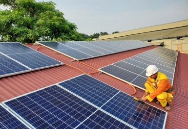 Hà Nội yêu cầu tận dụng tối đa điện mặt trời trong giờ cao điểm