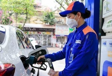 Đề xuất giảm thuế VAT đối với xăng dầu đến hết năm 2026