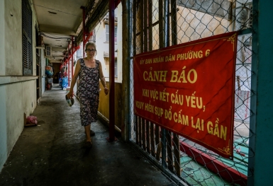 Sống bất an trong chung cư “chờ sập”