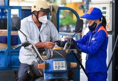 Giá xăng giảm về sát 19.500 đồng/lít