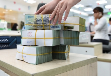 Tiền gửi dân cư lập kỷ lục mới, tiền gửi doanh nghiệp tiếp tục xu hướng giảm