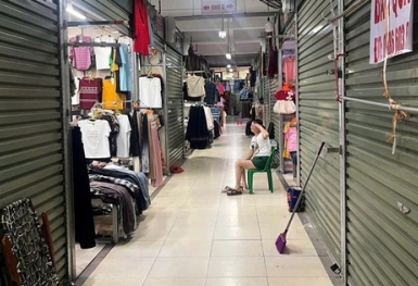 Tiểu thương đồng loạt đóng quầy vì hiệu ứng 'sợ sai'