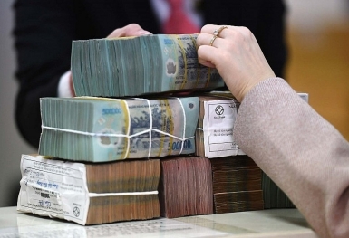 Điểm tin ngân hàng ngày 17/7: Tiền nhàn rỗi tiếp tục chảy vào ngân hàng