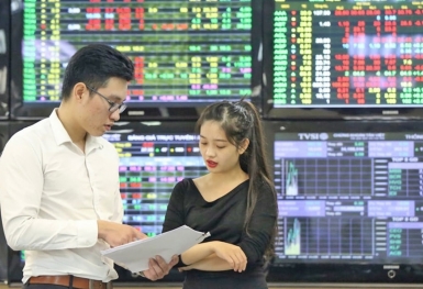Chứng khoán tuần mới (từ 11 đến 15/8): Làm gì với 'siêu uptrend'?