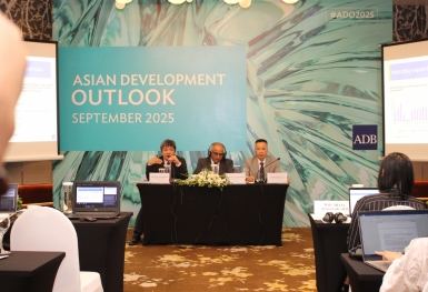 FDI vào Việt Nam lập kỷ lục 5 năm, ADB nâng dự báo tăng trưởng 2025