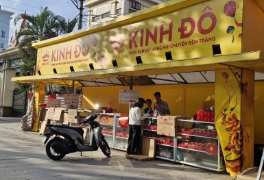 Nhiều chương trình khuyến mại, bánh Trung thu vẫn 'ế'