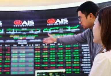 Dòng tiền rút, nhóm cổ phiếu nào “cứu” VN-Index thoát đỏ?