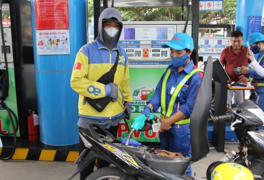 Giá xăng dầu điều chỉnh trái chiều từ 15h ngày 6/11