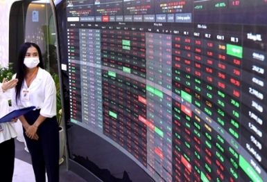 VN-Index thủng mốc 1.600 điểm: Lực bán lan rộng, bluechip đồng loạt “đỏ lửa”