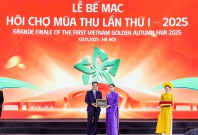 Agribank trao 10 tỷ đồng cùng cả nước hướng về đồng bào vùng bão lũ