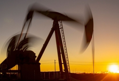 Nhu cầu dầu chững lại trên toàn cầu, dự trữ bật tăng