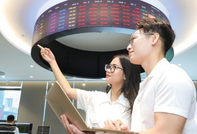 VIC dẫn sóng, VN-Index vượt 1.717 điểm sau phiên giằng co mạnh