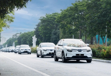 Green Future của tỷ phú Phạm Nhật Vượng tung dịch vụ cho thuê xe cưới bằng dàn xe điện VinFast