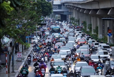 Hà Nội đẩy mạnh lộ trình 'cấm xe xăng': Ông lớn nào sẽ thắng lớn trong sân chơi điện hóa phương tiện?