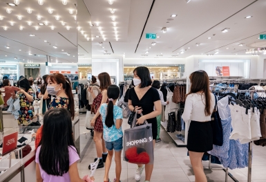 Vincom Red Sale 2022: Mùa mua sắm 'hàng hiệu giá hời' lớn nhất mùa hè