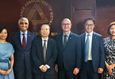CEO Manulife Châu Á cam kết đầu tư lâu dài vào ngành bảo hiểm nhân thọ và sức khỏe tại Việt Nam