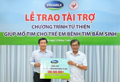 Vinamilk tiếp tục ủng hộ Hội Bảo trợ Bệnh nhân nghèo TP. HCM 500 triệu đồng