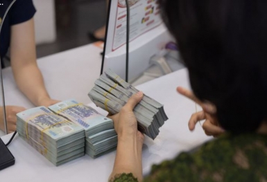 Những ngân hàng bất ngờ điều chỉnh giảm lãi suất tiết kiệm