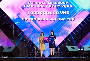 Đức Phúc xúc động thông điệp từ thiện ý nghĩa trong đêm nhạc của MIKGroup