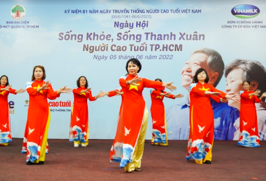 Vinamilk đồng hành cùng hơn 2.000 người cao tuổi thủ đô nhân ngày quốc tế người cao tuổi