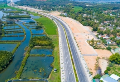 Tin bất động sản ngày 1/10: Quảng Ngãi yêu cầu báo cáo việc chậm tổ chức đấu giá quyền sử dụng đất