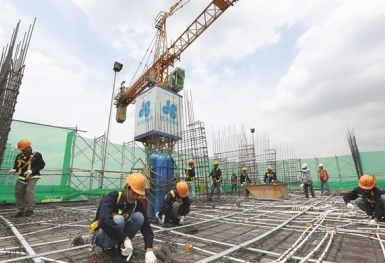 Doanh nghiệp ngoài ngành lấn sân bất động sản: Người mạnh dạn đầu tư, kẻ vội vàng thoái vốn