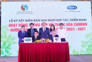 Tiếp nối thành công của quỹ 1 triệu cây xanh, Vinamilk tiếp tục trồng cây hướng đến mục tiêu Net Zero 2050
