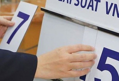 Chỉ còn 4 ngân hàng niêm yết lãi suất huy động 12 tháng trên 9%/năm