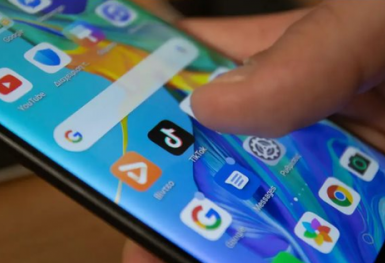 Google và Microsoft mải ‘đấu’ nhau mà không biết một công ty 7 năm tuổi đang âm thầm tấn công địa hạt 112 tỷ USD