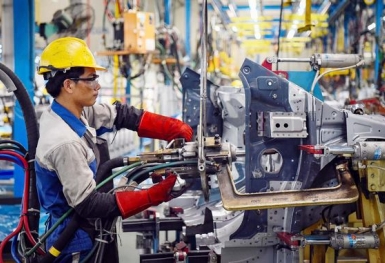 Ngành sản xuất đối mặt nhiều khó khăn