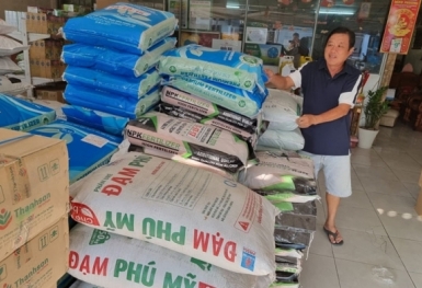 Giá phân bón hôm nay 25/3: Urê Phú Mỹ giảm