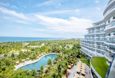 Trải nghiệm bữa sáng bên hồ bơi tại resort 5 sao Cam Ranh Riviera