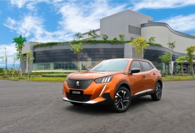 THACO AUTO tặng xe Peugeot 2008 cho vận động viên điền kinh Nguyễn Thị Oanh