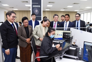 Phó Thủ tướng Campuchia thăm và làm việc tại THACO Chu La