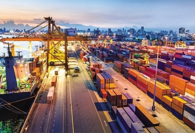 Xuất khẩu Việt Nam tiếp đà tăng trưởng, xuất siêu ước hơn 12 tỷ USD