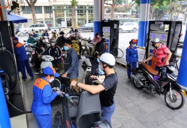 Giá xăng dầu tăng mạnh vào chiều nay?