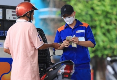 Giá xăng lại tăng