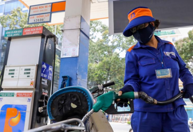 Giá xăng giữ nguyên sau 6 lần tăng liên tiếp
