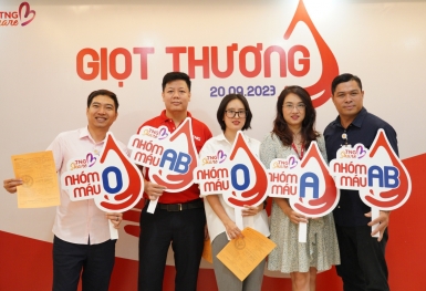 Người TNG Holdings Vietnam mang “giọt thương” gửi vào ngân hàng máu