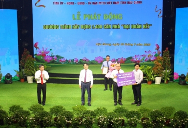 TNG Holdings Vietnam tài trợ xây 100 căn nhà Đại đoàn kết tại Hậu Giang