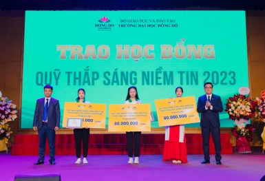 PVcomBank trao 240 triệu học bổng cho sinh viên trường Đại học Đông Đô