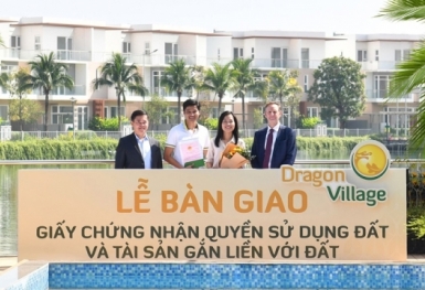 Trao sổ hồng cho cư dân Dragon Village và Dragon Parc, Phú Long khẳng định uy tín Nhà phát triển đô thị bền vững