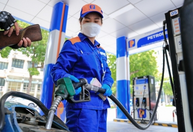 Giá xăng dầu đồng loạt giảm, có loại hạ hơn 1.000 đồng/lít