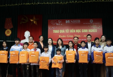 SHB mang Tết ấm đến với trẻ em nghèo vượt khó tỉnh Thái Bình