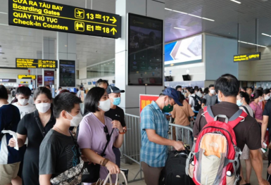 Liên tục tăng chuyến, nhiều chặng bay vẫn 'cháy' vé Tết