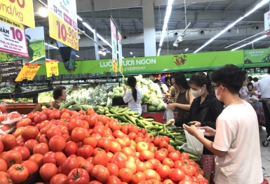 Thị trường hàng hóa ngày Tết: Giá cả không tăng đột biến, nhiều siêu thị mở cửa trở lại