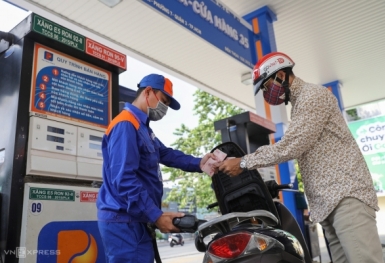 Giá xăng dầu giảm nhẹ trước kỳ nghỉ lễ
