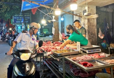 Người lao động 'thắt chặt' chi tiêu dù thu nhập bình quân tháng tăng 7,4%