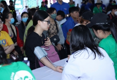 Manulife tổ chức khám sức khỏe miễn phí cho 3.000 người dân TP.HCM
