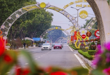 Bảo đảm nguồn hàng đầy đủ với giá hợp lý bảo đảm đón Tết Nguyên đán Ất Tỵ 2025 vui tươi, lành mạnh,...